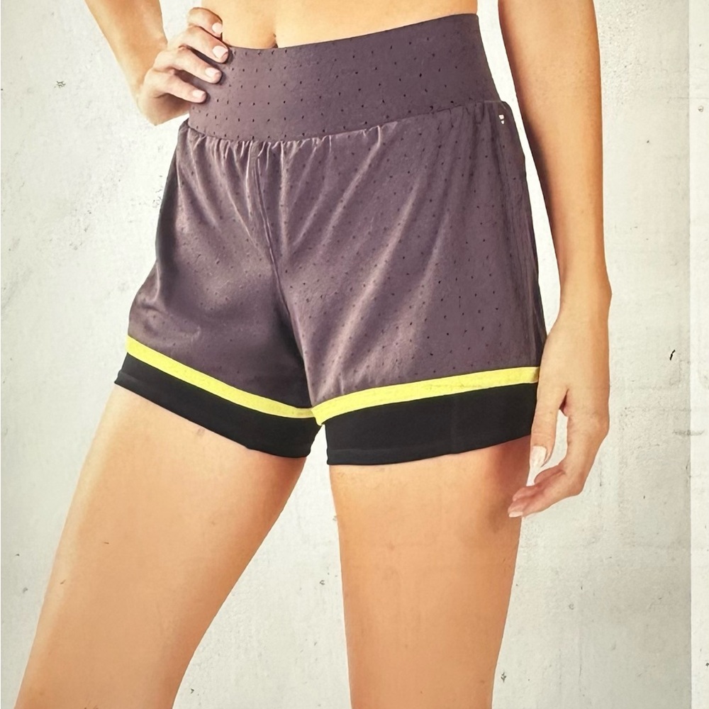 New Women's Fabletics Athletic Shorts Perforated W/ Compression Liner - SZ Small